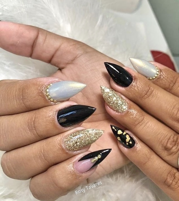 Unhas de gel preta