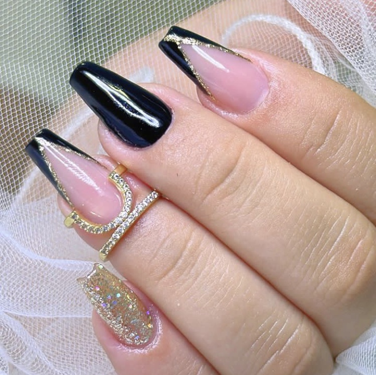 Unhas de gel preta