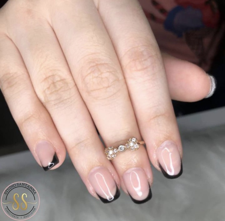 Unhas de gel preta