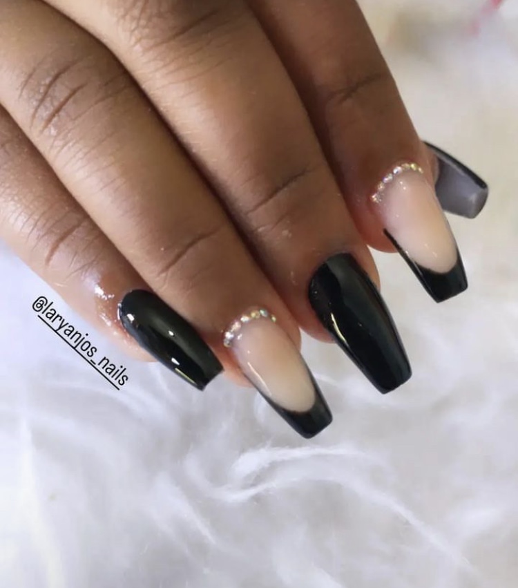 Unhas de gel preta