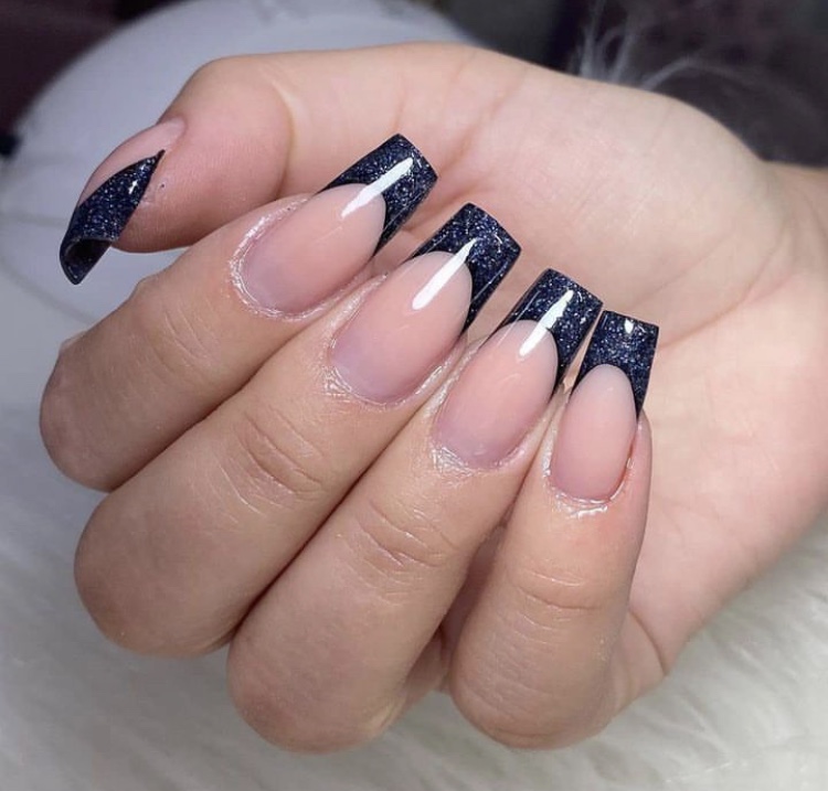 Unhas de gel preta