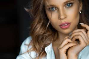 Mulheres de 30: Visagista revela cortes e colorações ideais