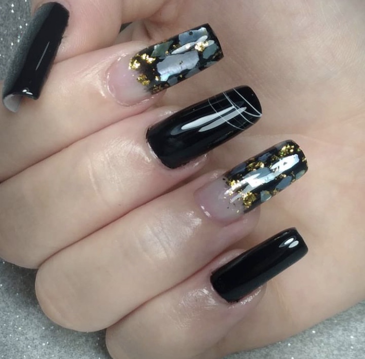 Unhas de gel preta