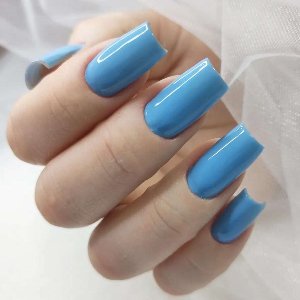 esmalte azul claro