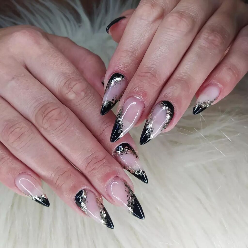 unhas pretas stiletto
