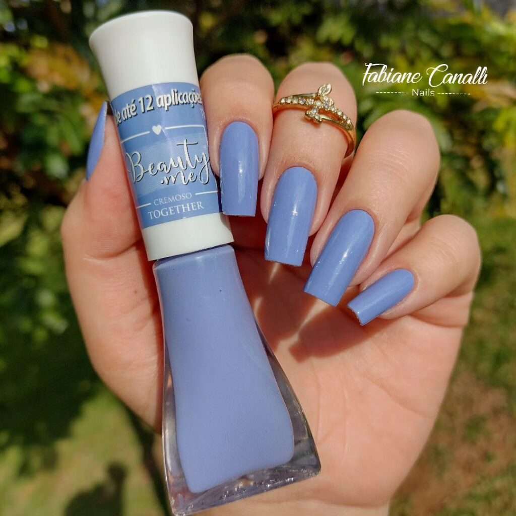 esmalte azul claro