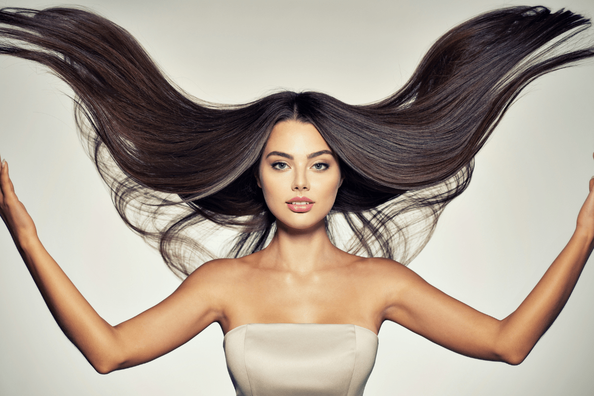 cabelo grisalho feminino natural