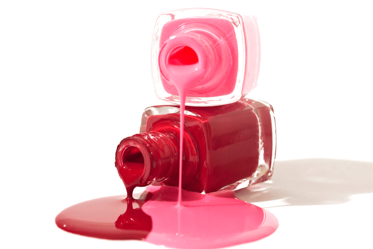 Unhas de gel curtas vermelhas
