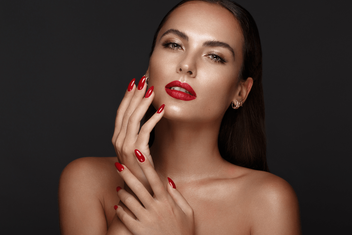 unhas peroladas dourada