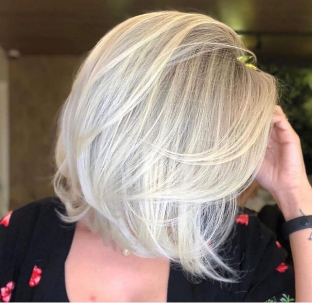 cabelo curto platinado