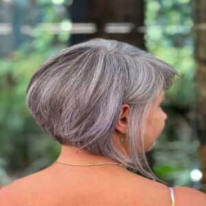 Os desafios e recompensas de adotar um Corte de Cabelo Grisalho