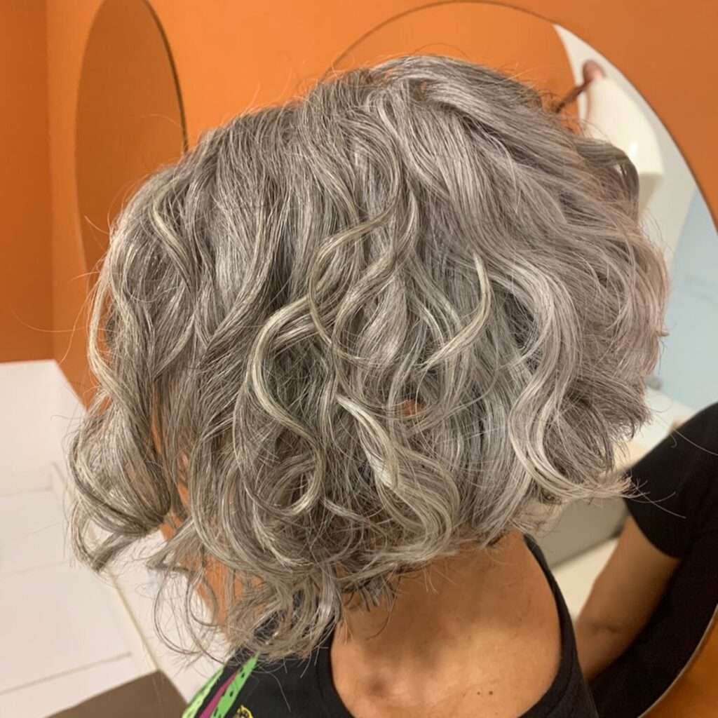Os desafios e recompensas de adotar um Corte de Cabelo Grisalho