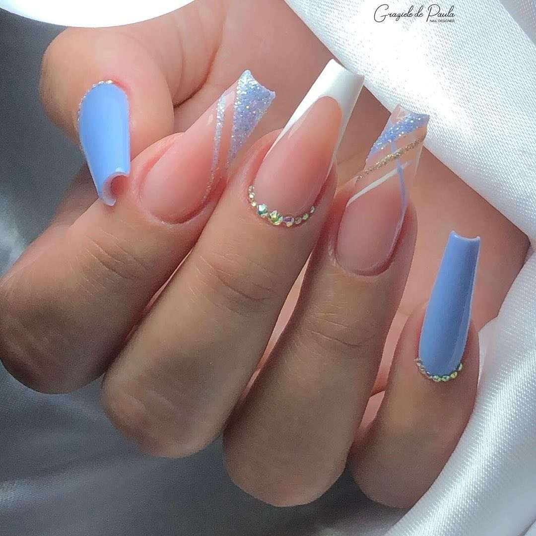 Unha Bailarina com Glitter: Brilho e Elegância para Suas Mãos