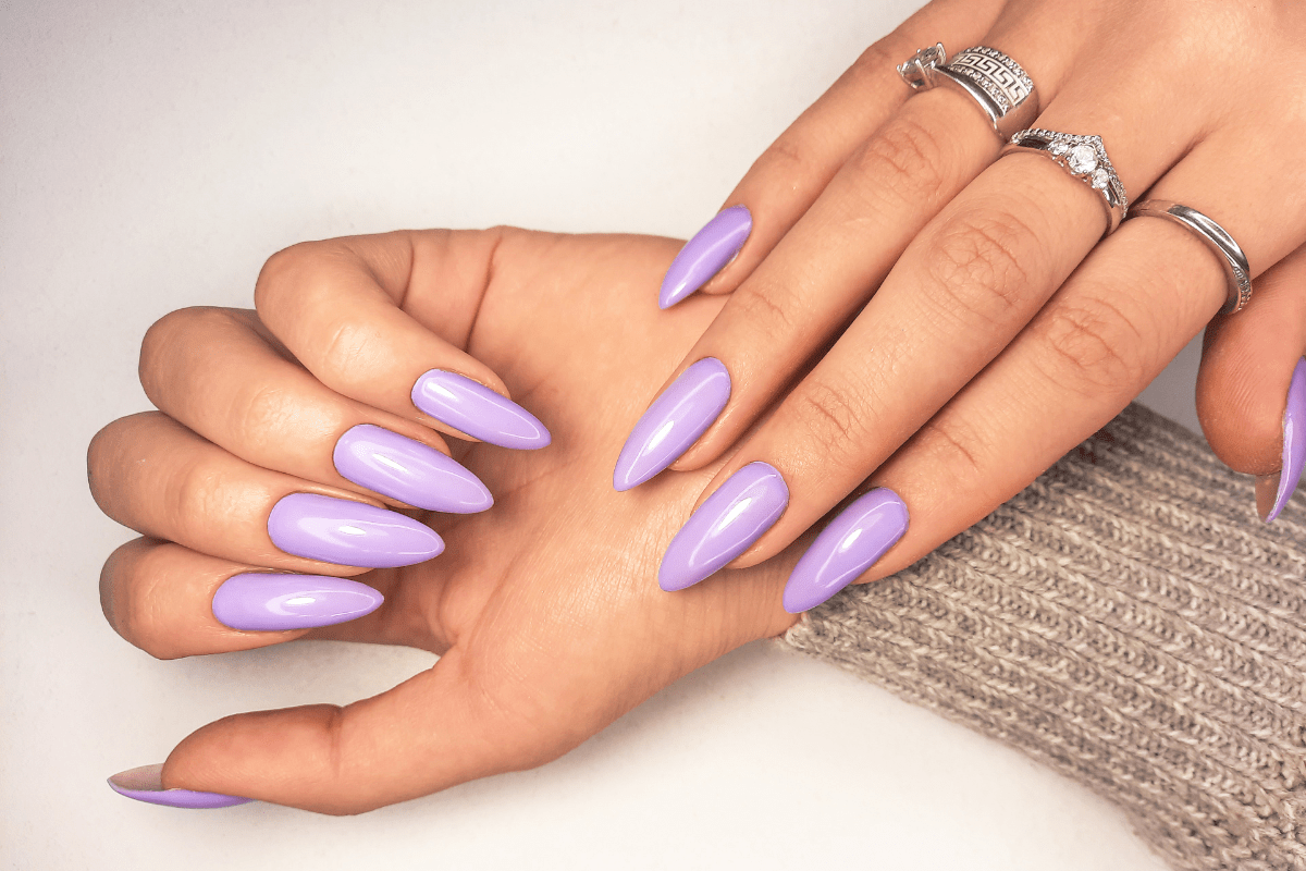 Celebridades que adotam Unhas Claras como parte de seu estilo