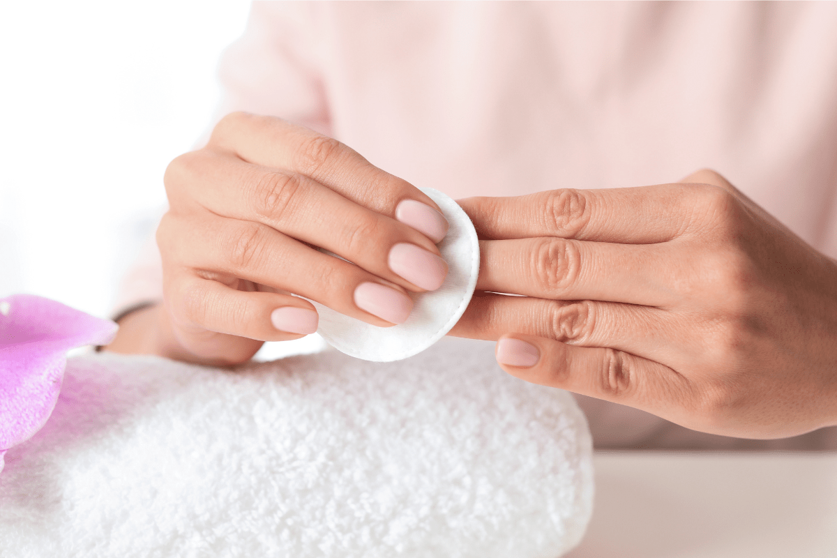 dicas de produtos para remover esmalte perolado sem danificar as unhas