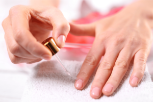 Manicure natural: Dicas para manter suas Unhas Claras impecáveis