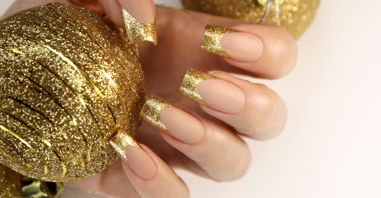 7 Ideias de Unhas Francesas que Vão Brilhar nas festas do final de ano