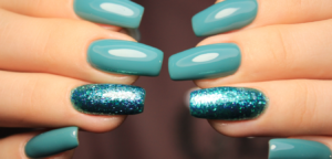 Unhas Verdes com Glitter