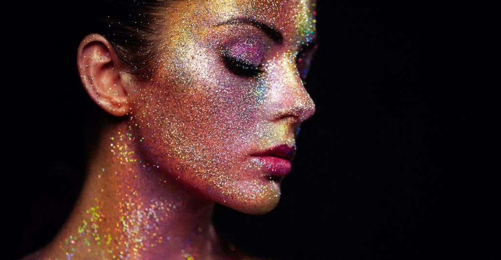 Transforme Seu Look: 5 Técnicas Surpreendentes com Glitter para Maquiagens Glamourosas
