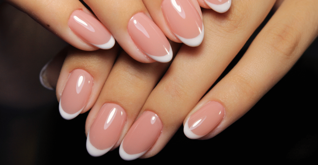 unhas rosa e branco 
