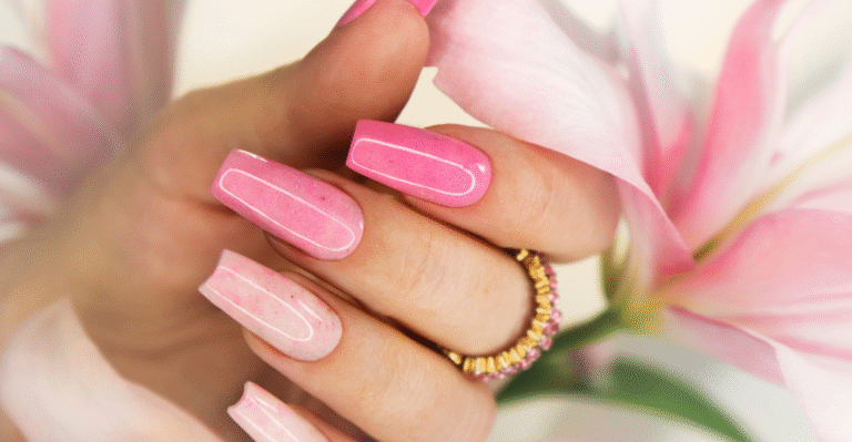 unhas cor da barbie
